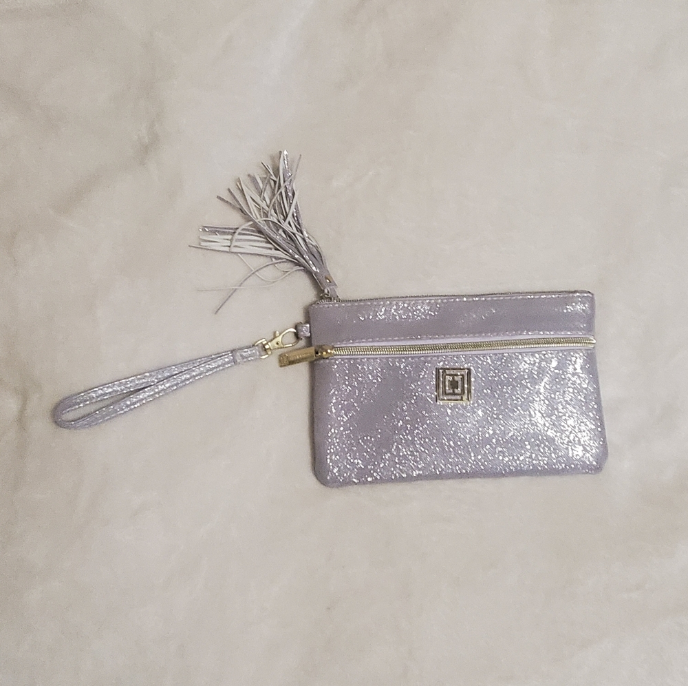 Liz Claiborne charging wallet/purse - Picture 1 of 5